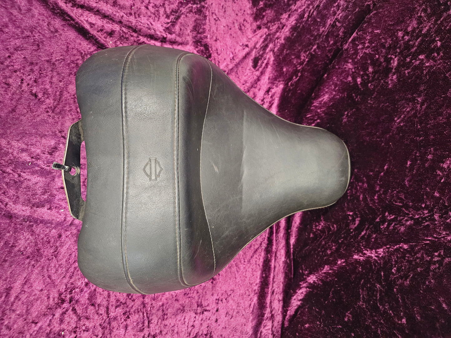 Harley Davidson OEM 83148363 Seat