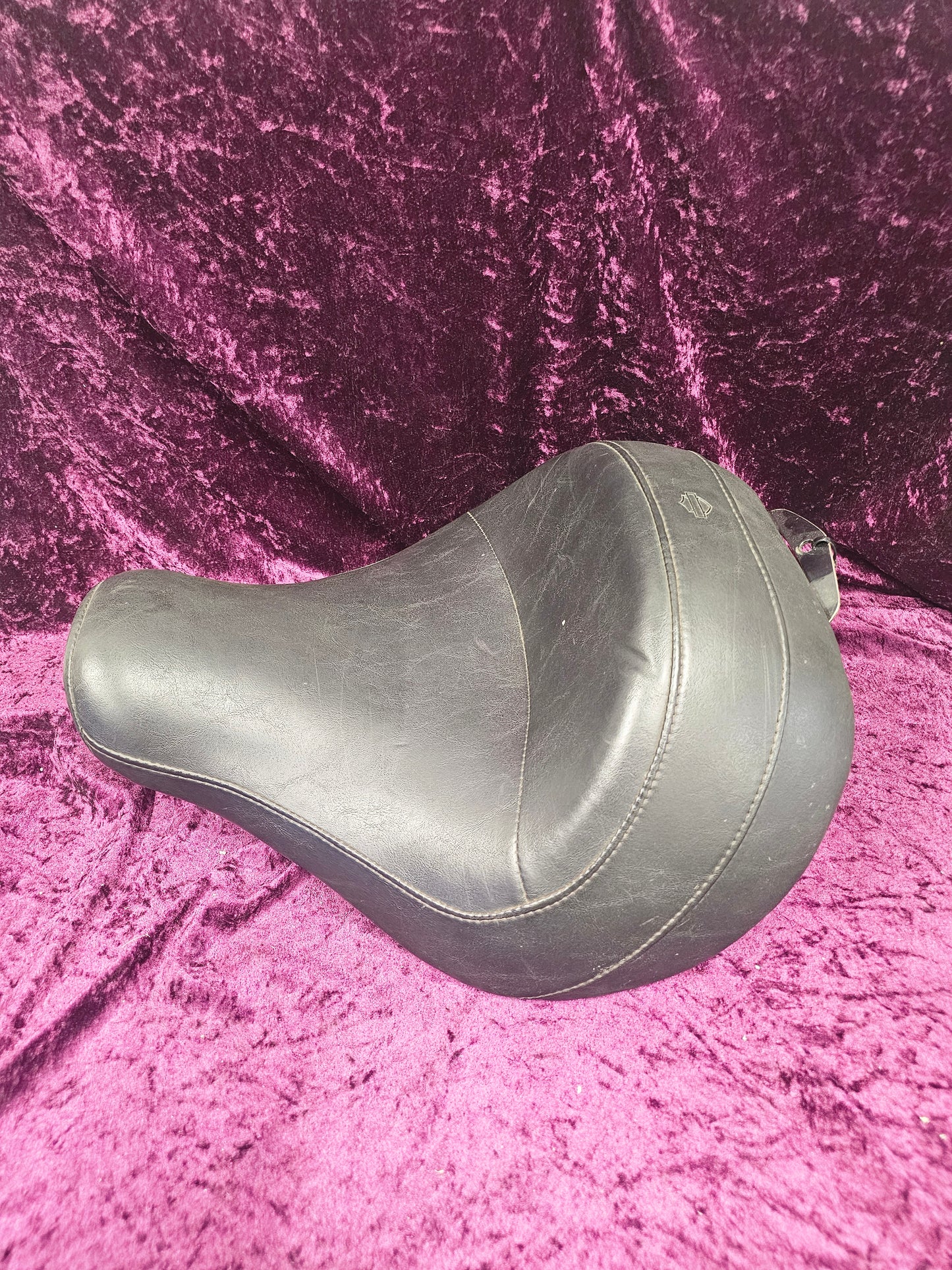 Harley Davidson OEM 83148363 Seat