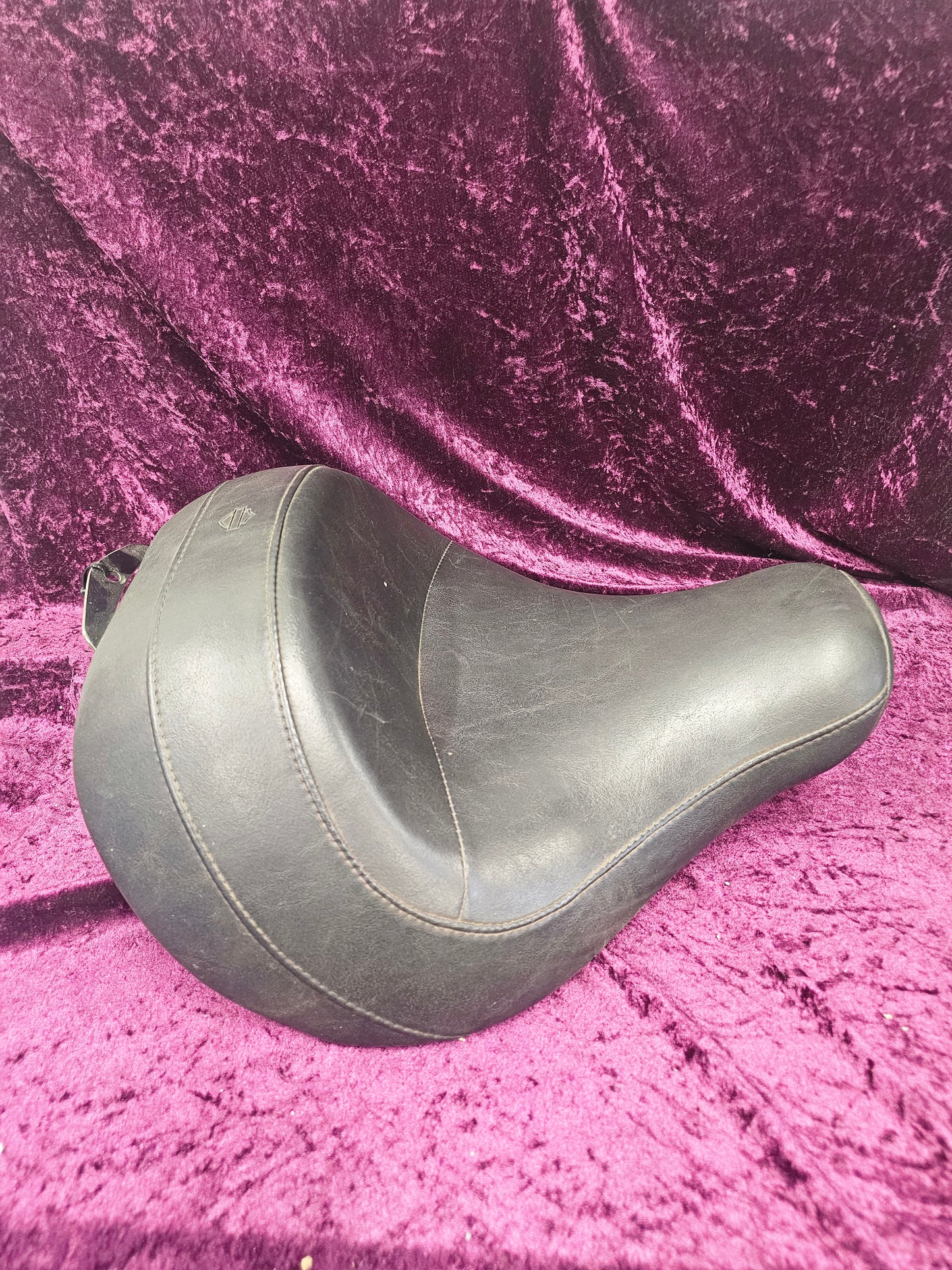 Harley Davidson OEM 83148363 Seat