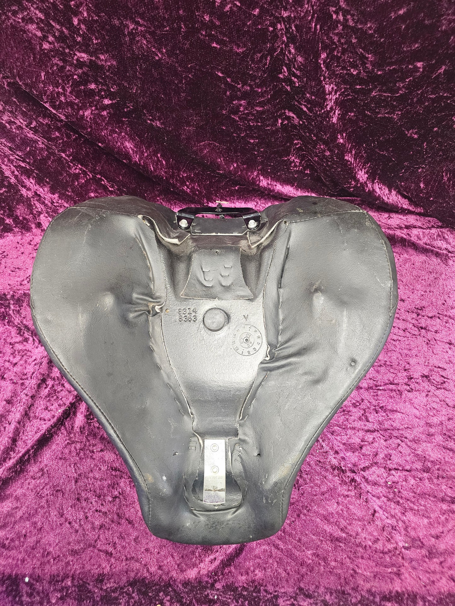 Harley Davidson OEM 83148363 Seat